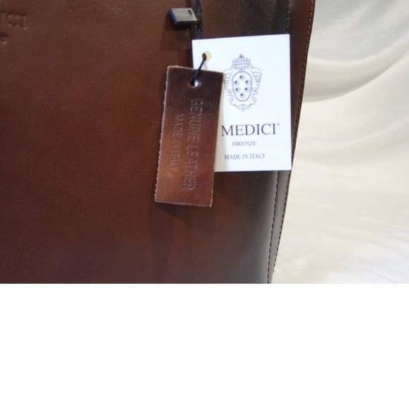 Italy Leather Shoulder Bag. I Meduci Firenza is an Italy Leather Tuscany, Italy. - Picture 5 of 9